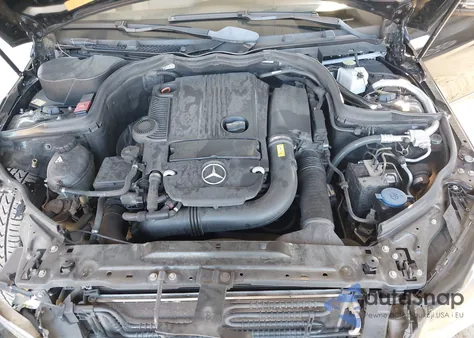 2013 Mercedes-Benz C 250 Sport z USA, uszkodzony, nr VIN WDDGF4HB4DR262945